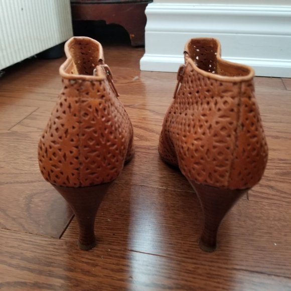 Brown low ankle boots size 6 - Picture 3 of 4